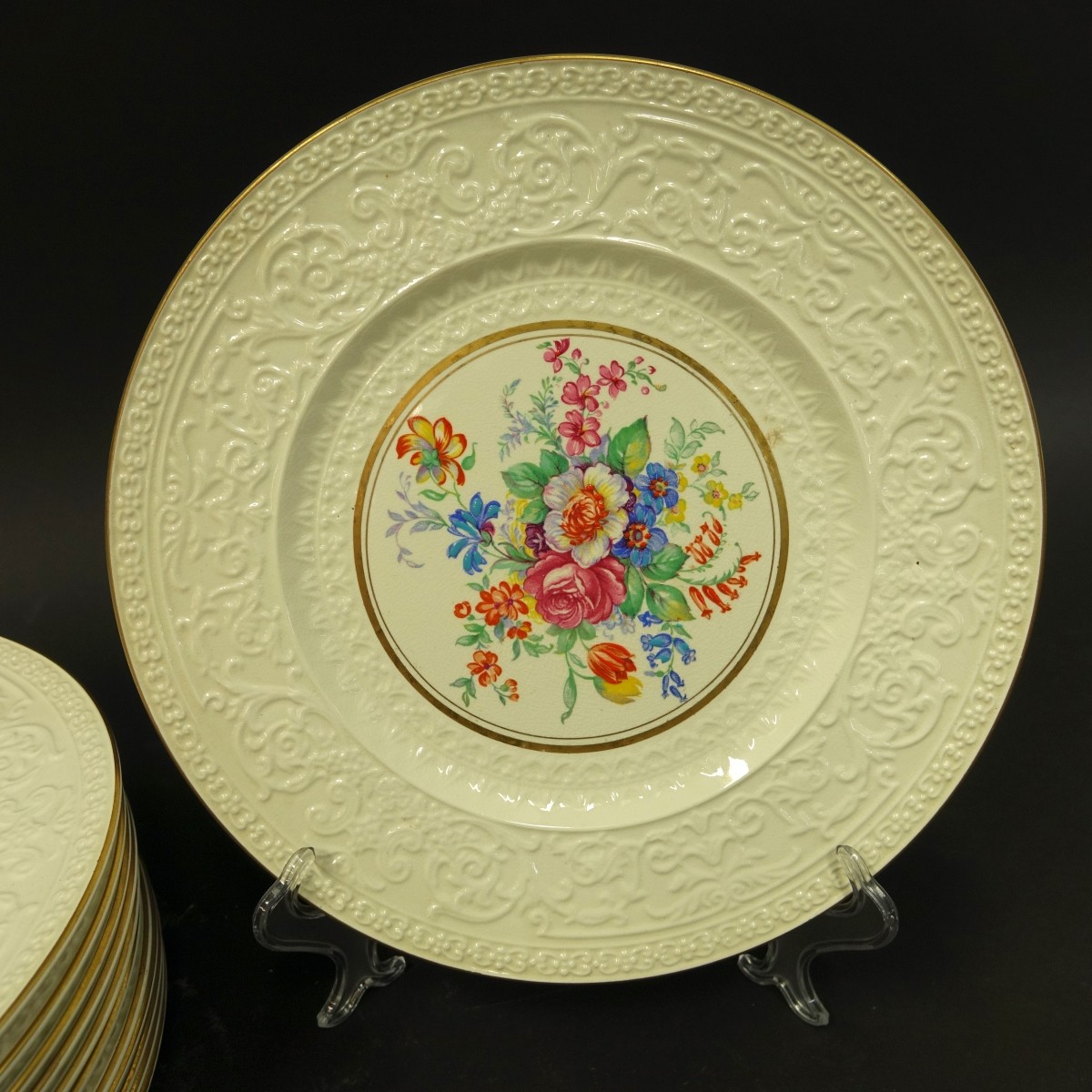 12 Wedgwood Dinner Plates