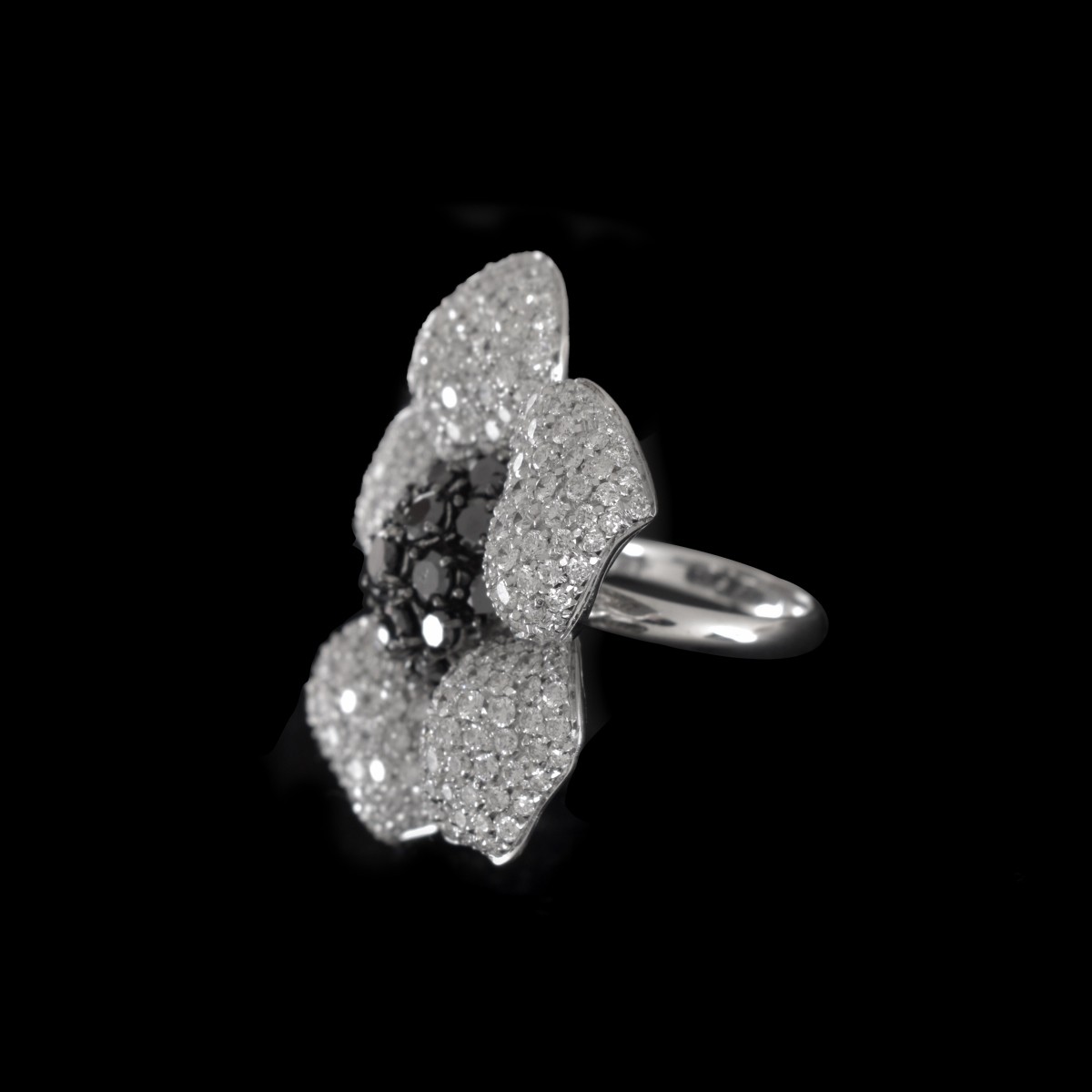 Van Cleef & Arpels style Diamond and 18K Ring