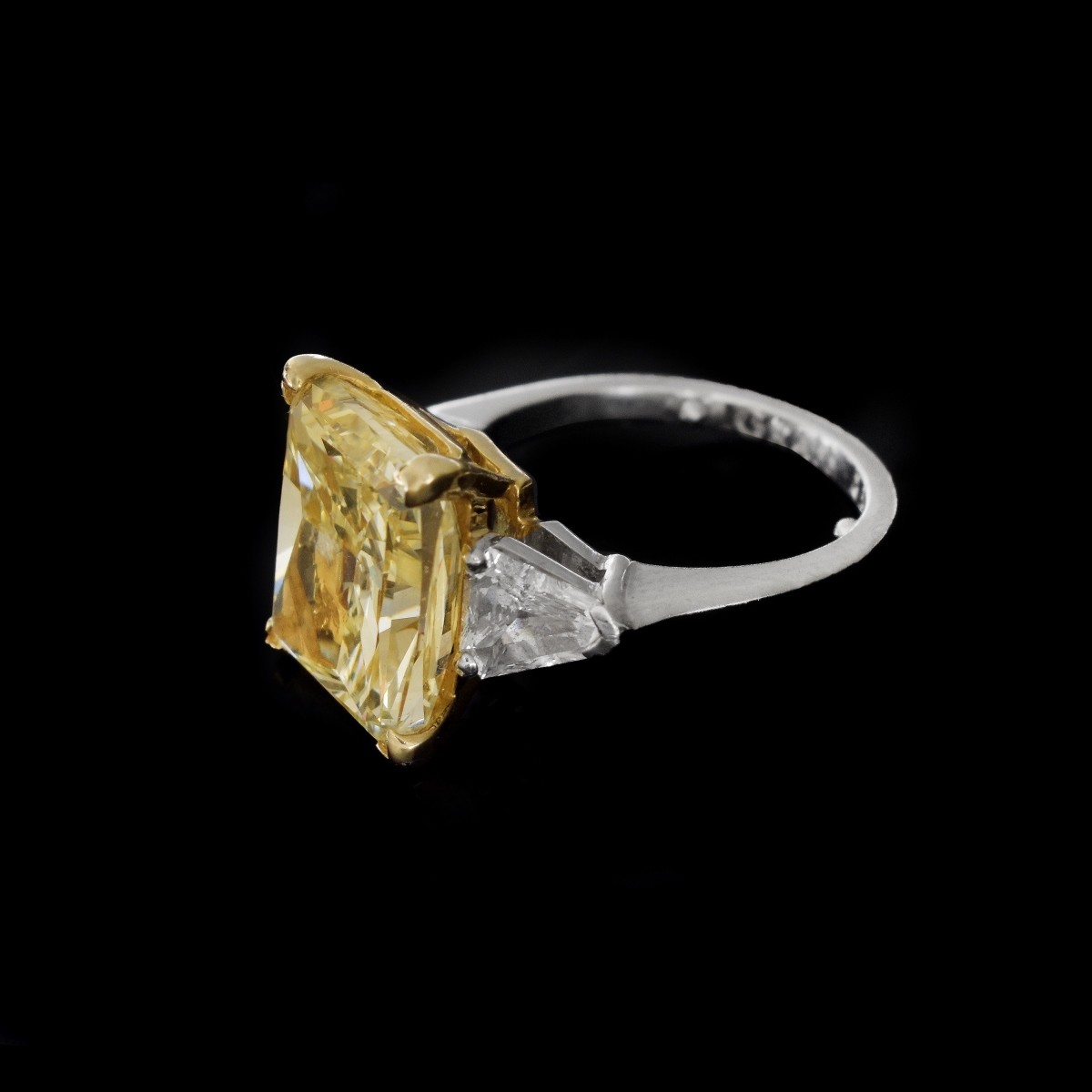 Graff 8.56ct Fancy Yellow Diamond Ring