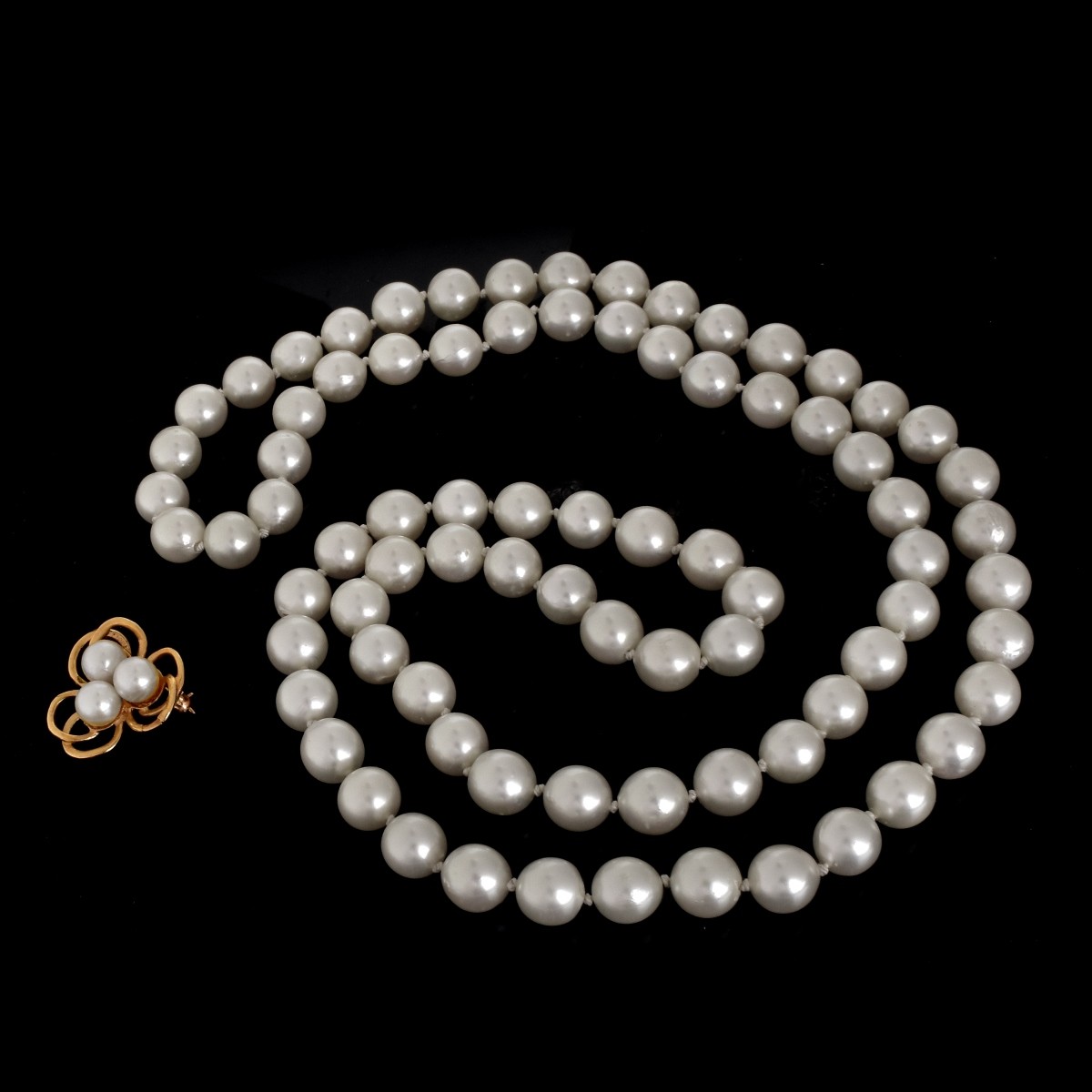 Single Strand Pearl and 14K Pin