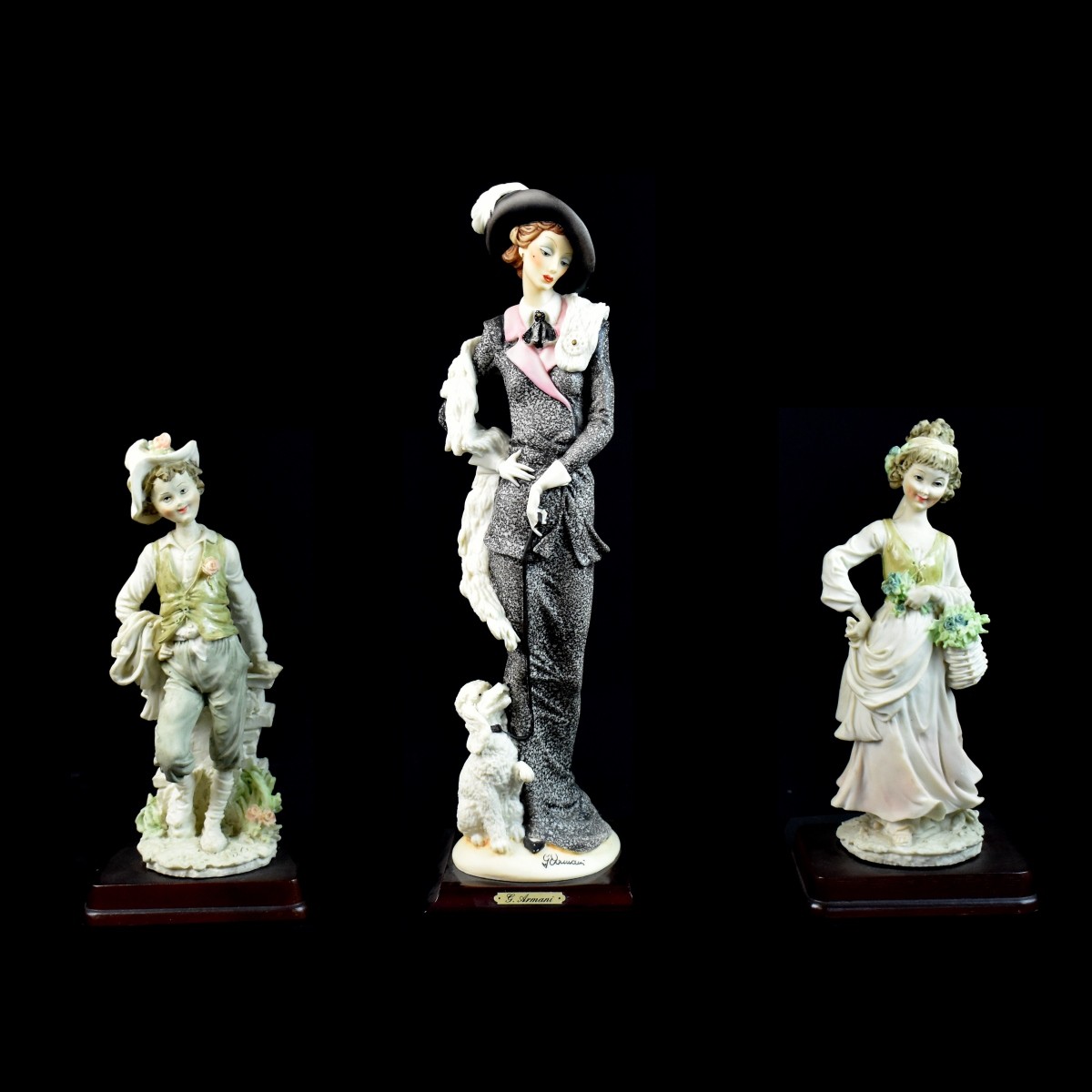 3 Figurines Armani Lady / 2 Peasant Children