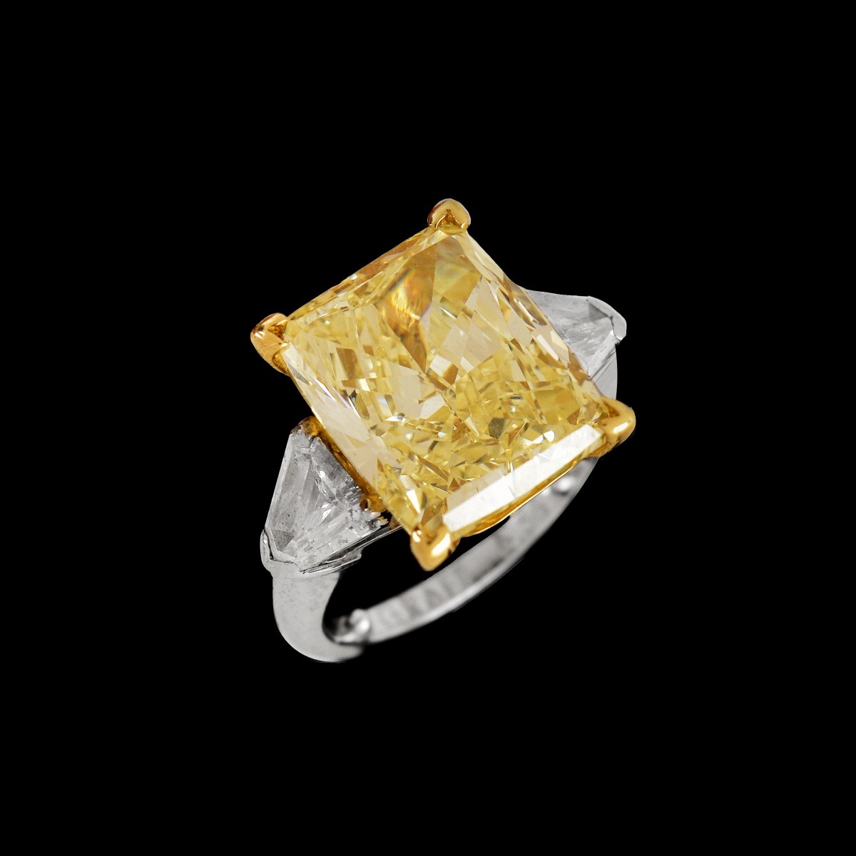 Graff 8.54ct Fancy Yellow Diamond Ring