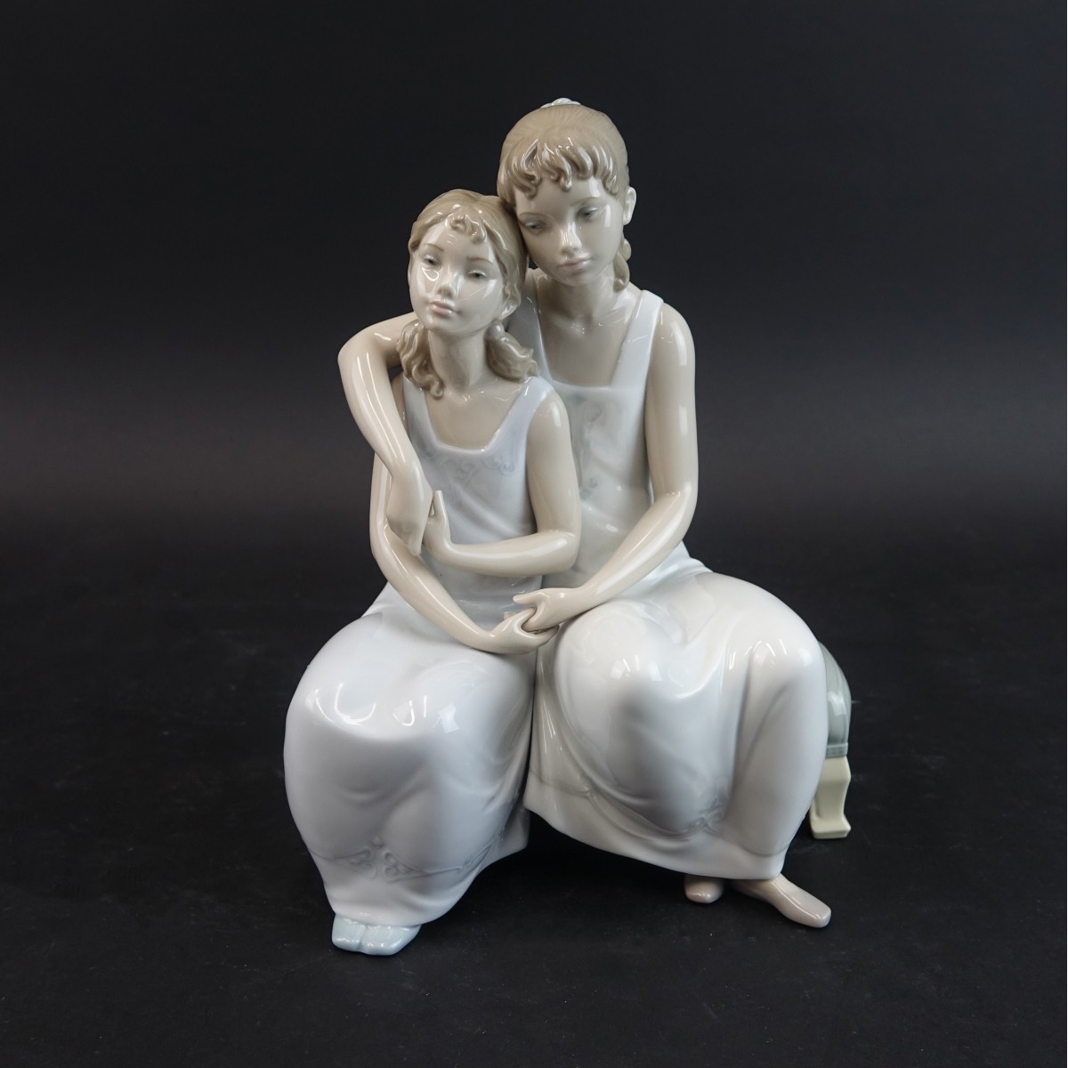 Lladro "My Sister My Friend" Porcelain Figurine