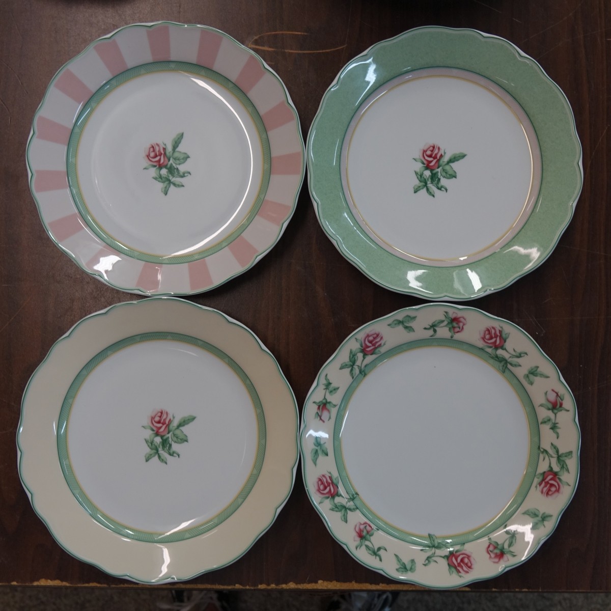 (120) Pc. Wedgwood "English Cottage" Dinnerware