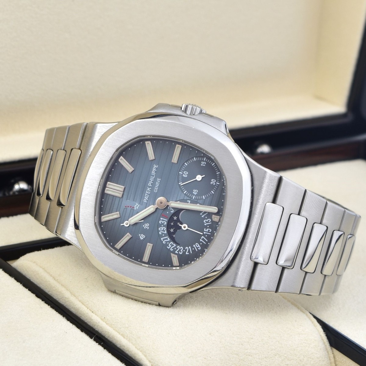 Patek Philippe Nautilus 5712/1A-001