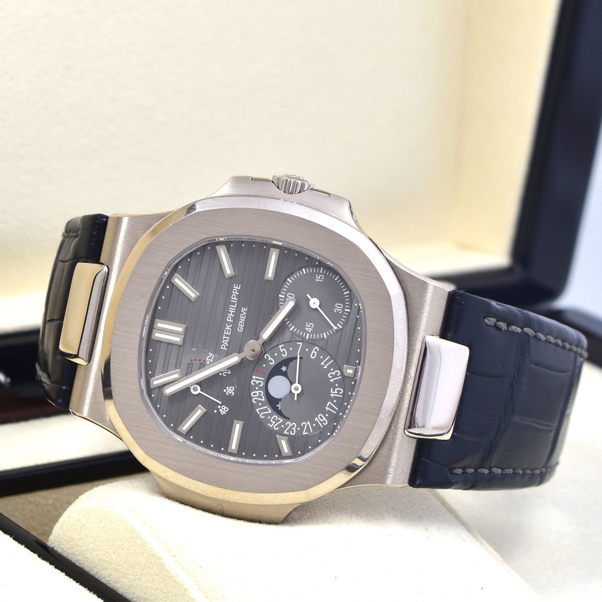 Patek Philippe Nautilus 5712G-001