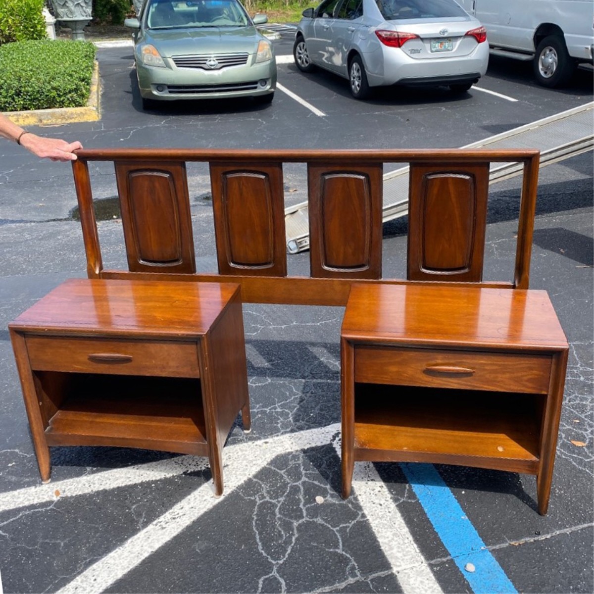 Pair of Broyhill Premier Nightstands & Headboard