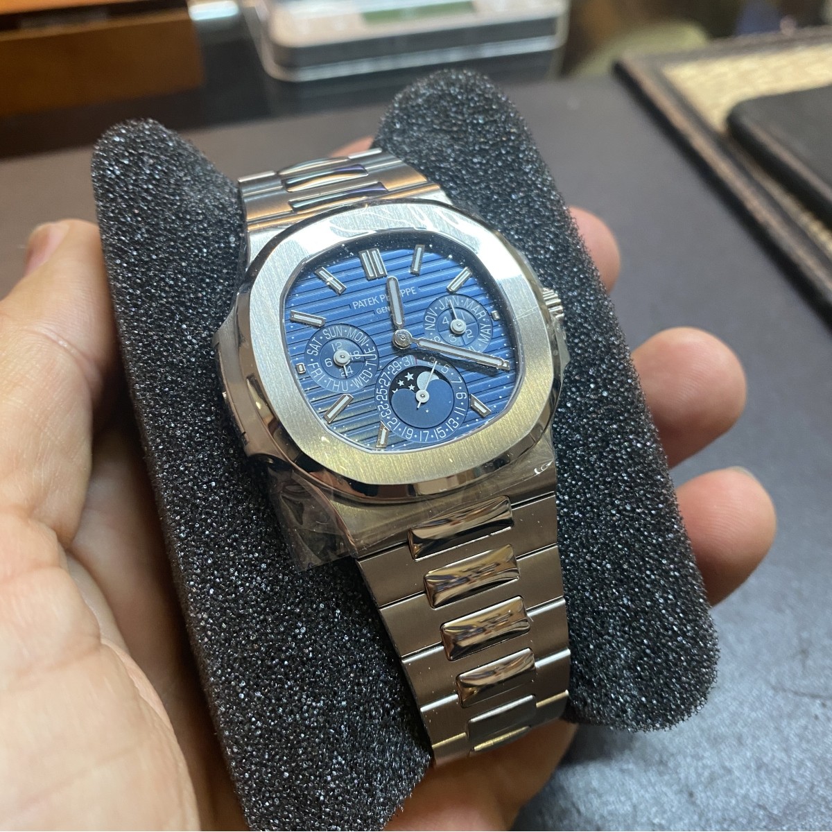 Patek Philippe Nautilus 5740/1G-001