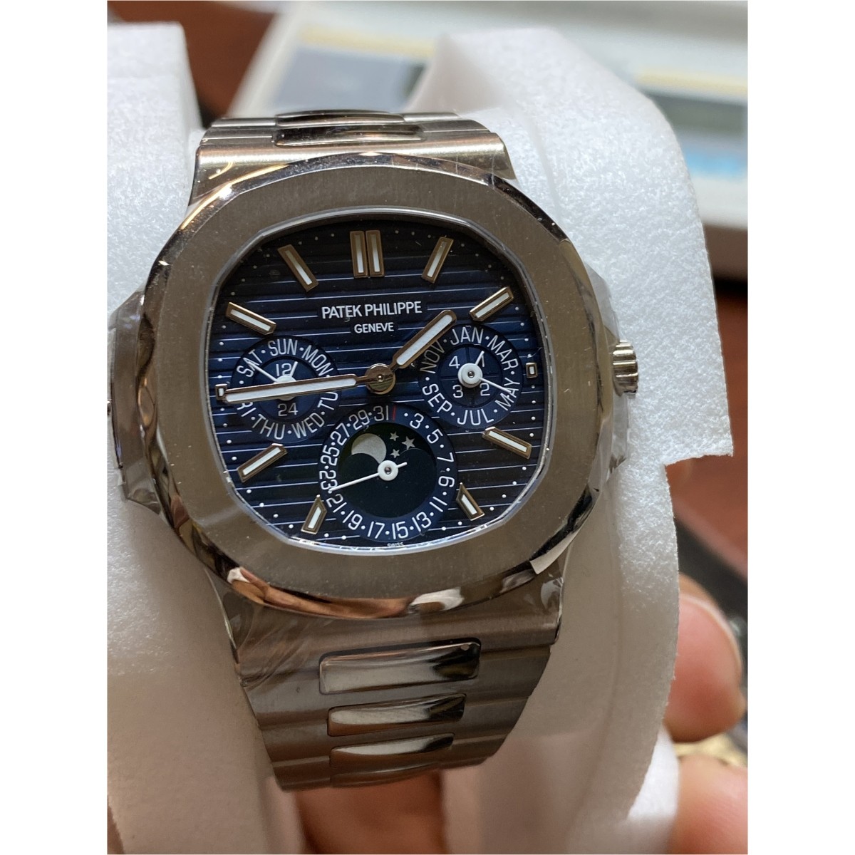 Patek Philippe Nautilus 5740/1G-001