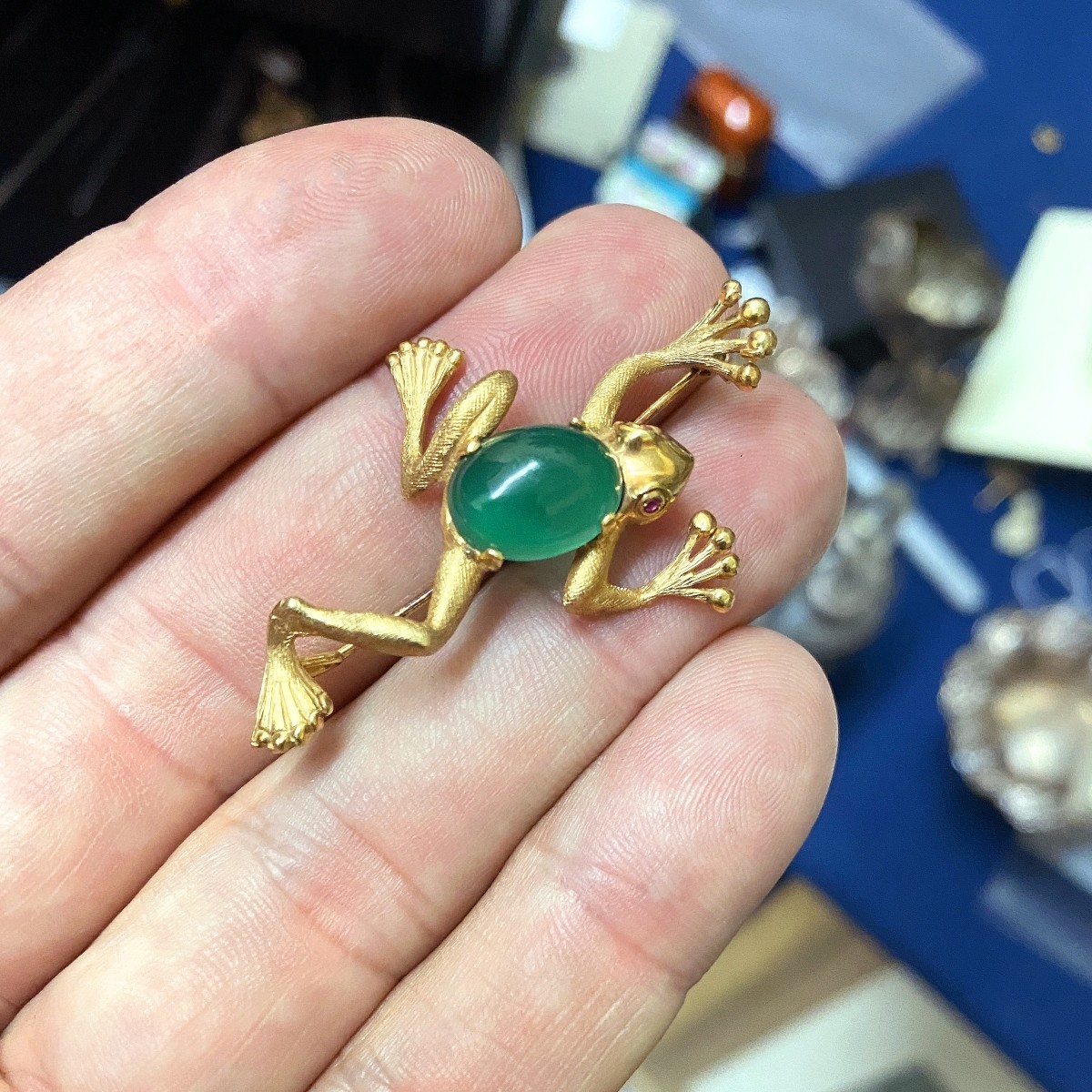 Chrysoprase and 14K Brooch