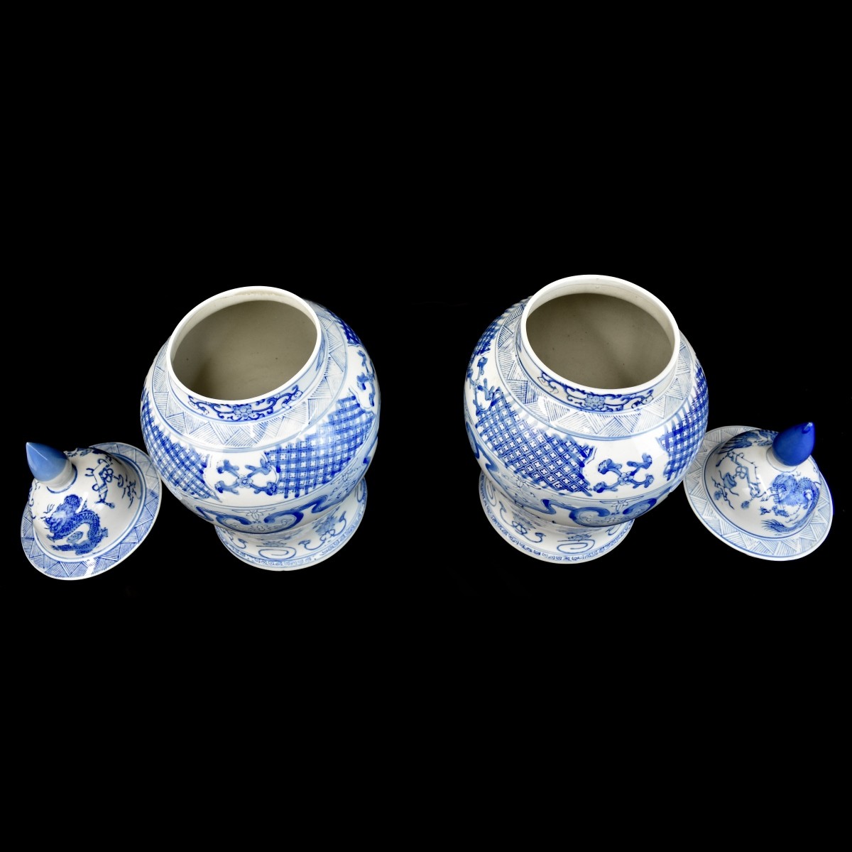 Pair of Chinese Urns