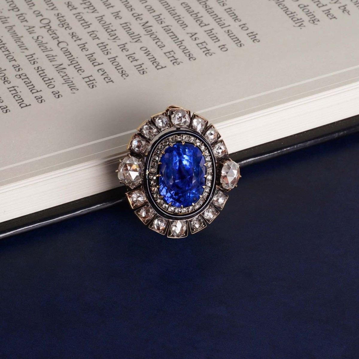 AGL Ceylon Sapphire Pendant / Brooch