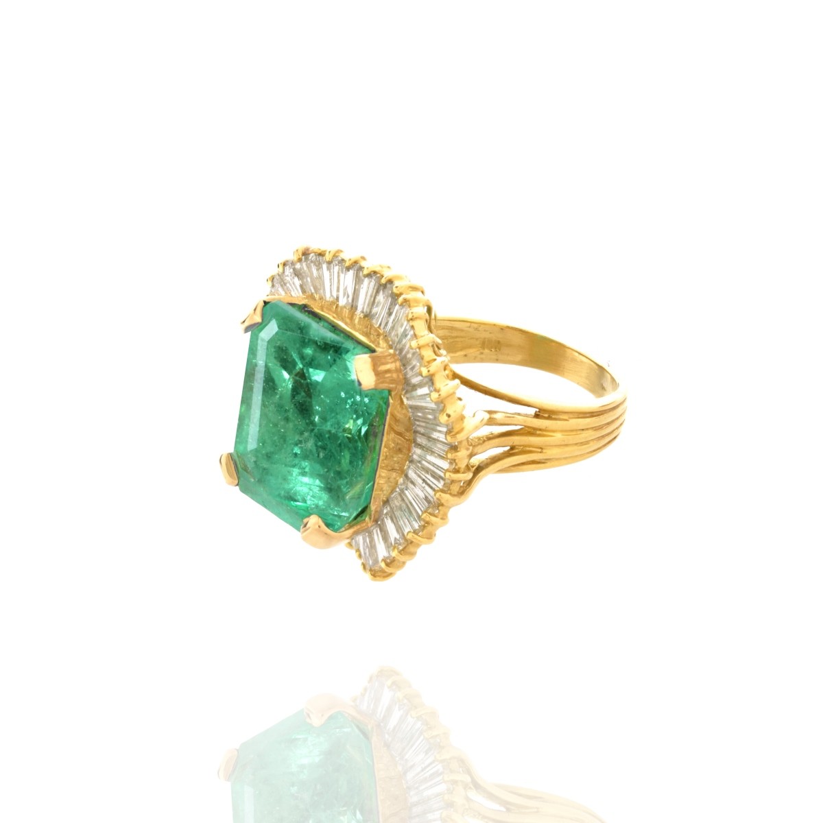 AGL Emerald, Diamond and 18K Ring