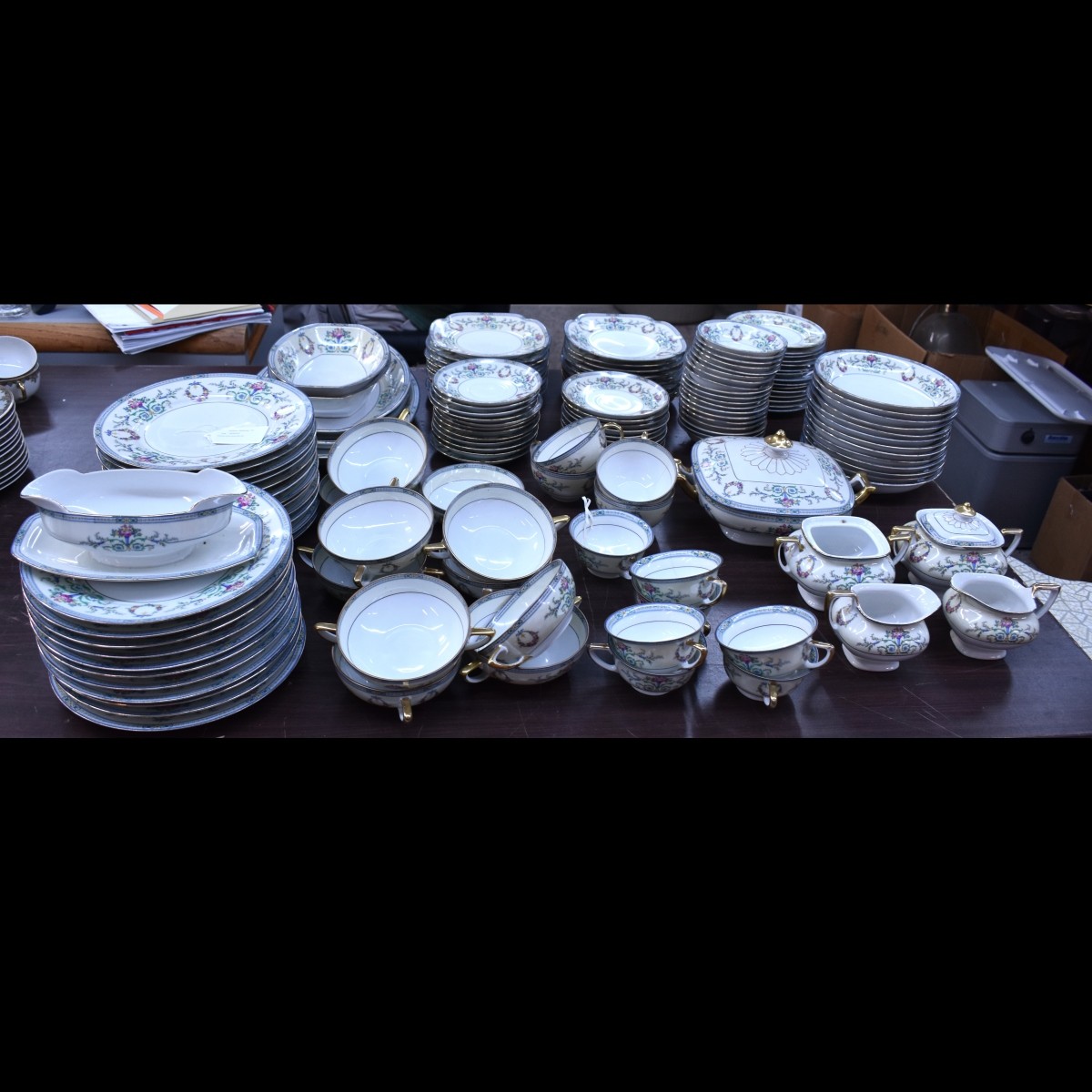 Porcelain Union Dinner Service