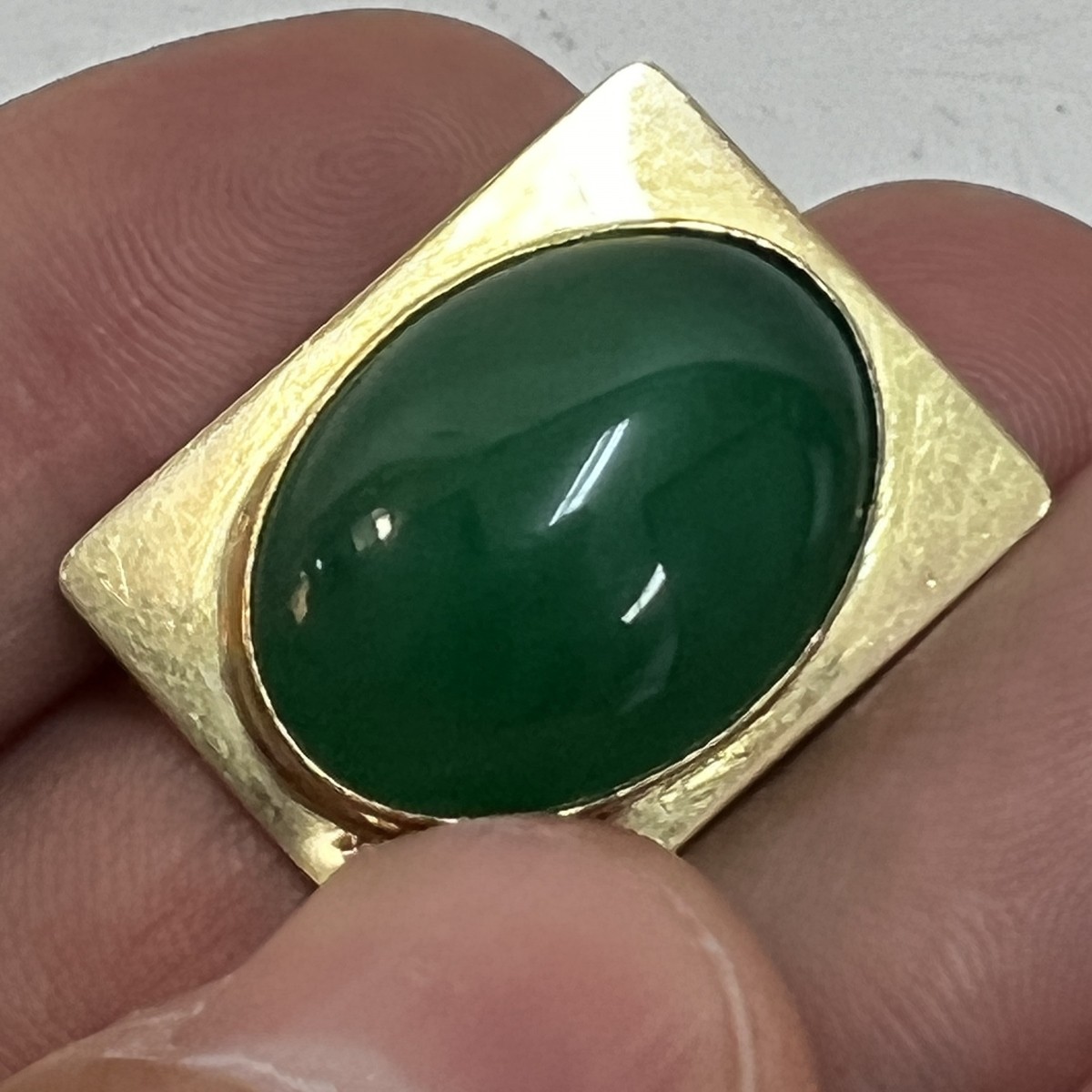 Chrysoprase and 14K Pin