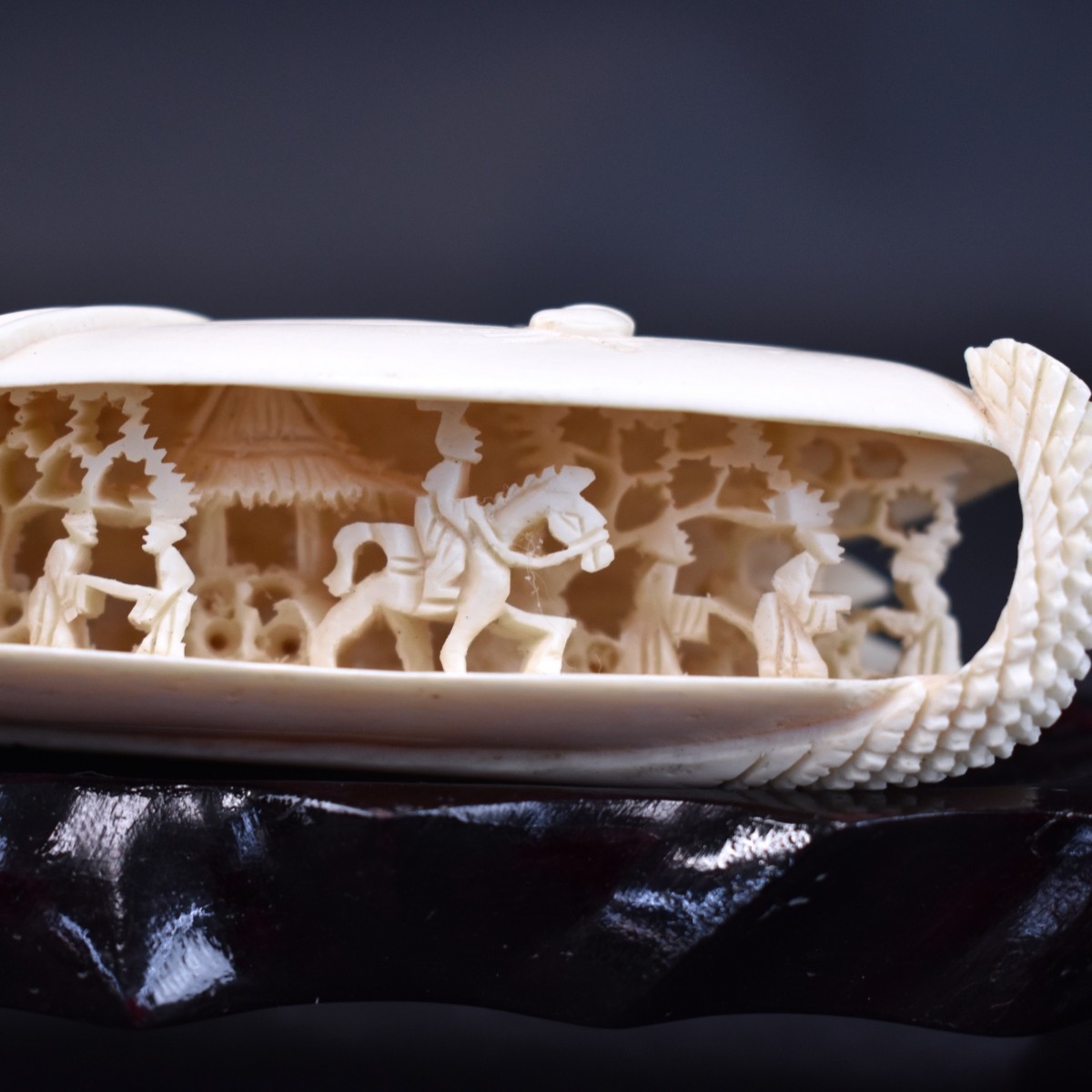 Chinese Double Clam Figure