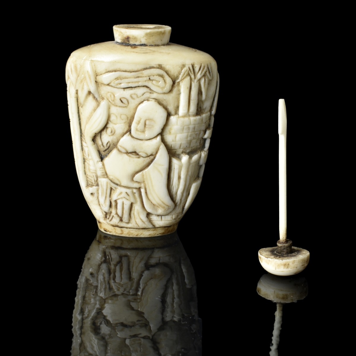 Chinese Carved Snuff Bottle