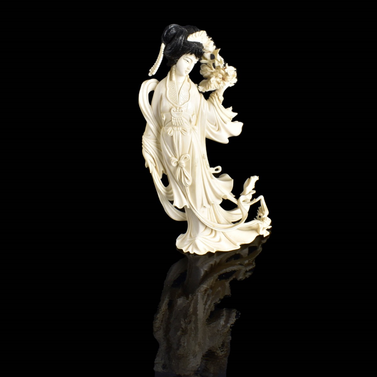 Antique Chinese Carved Figurine