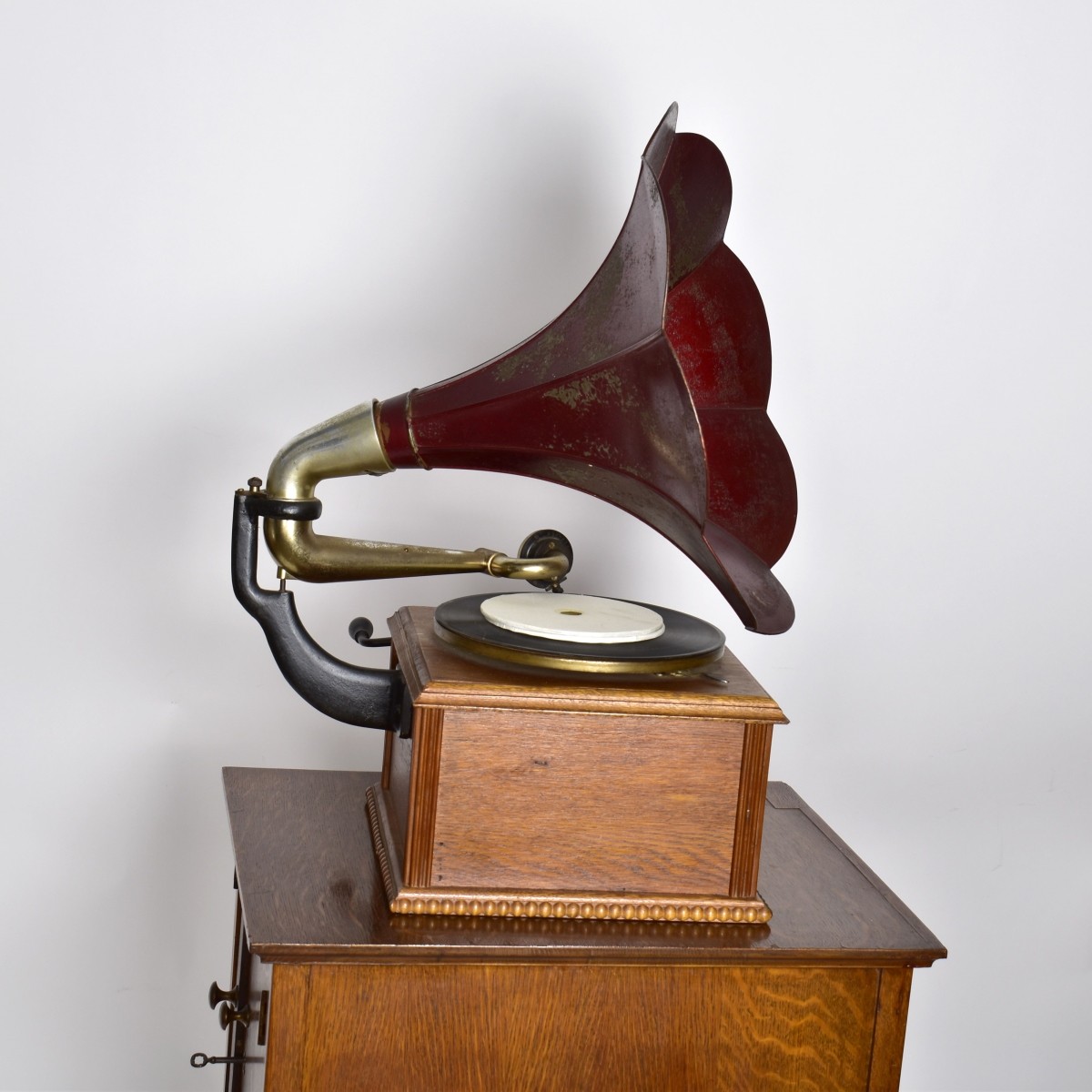 Victor Talking Machine Co. Phonograph w/ Cabinet