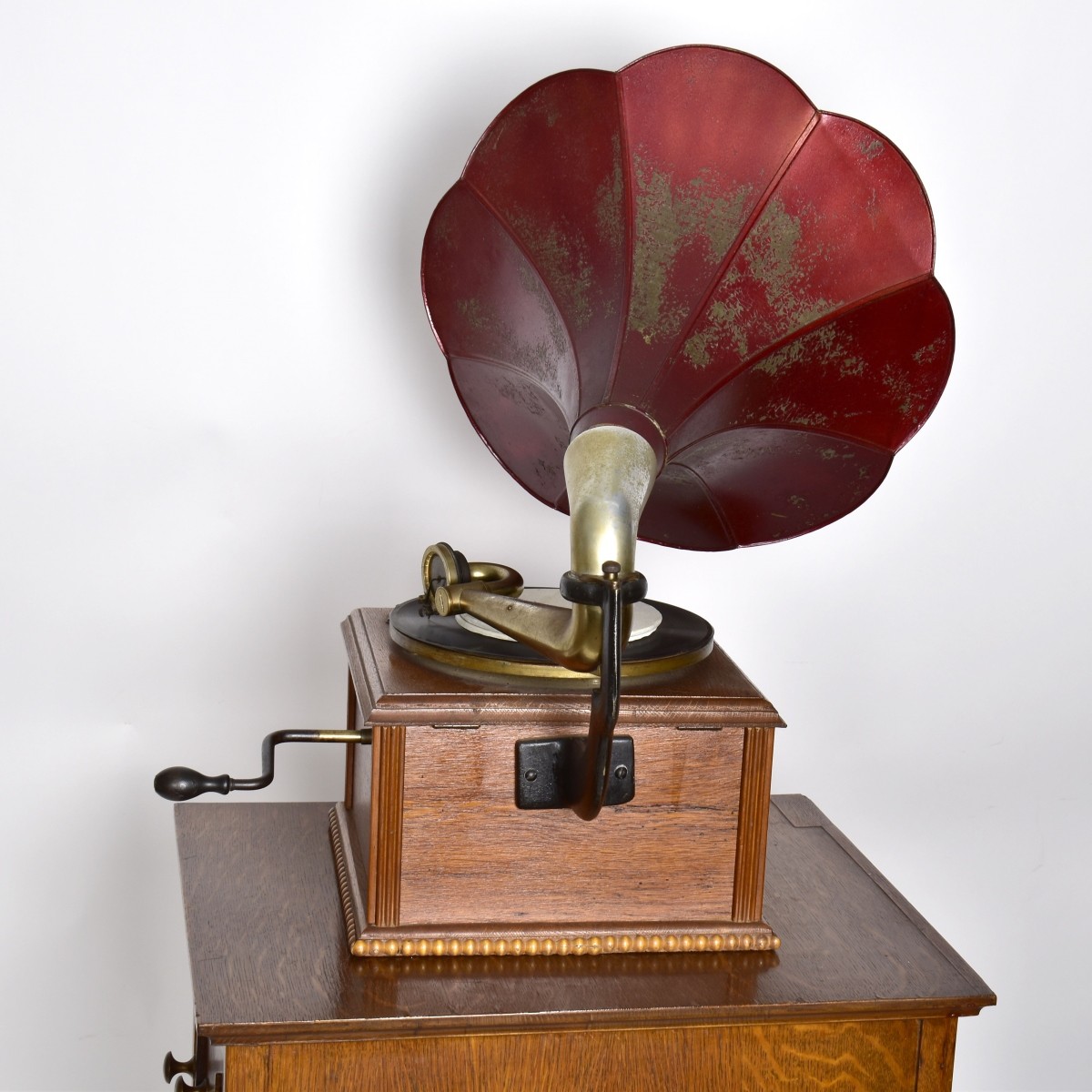 Victor Talking Machine Co. Phonograph w/ Cabinet