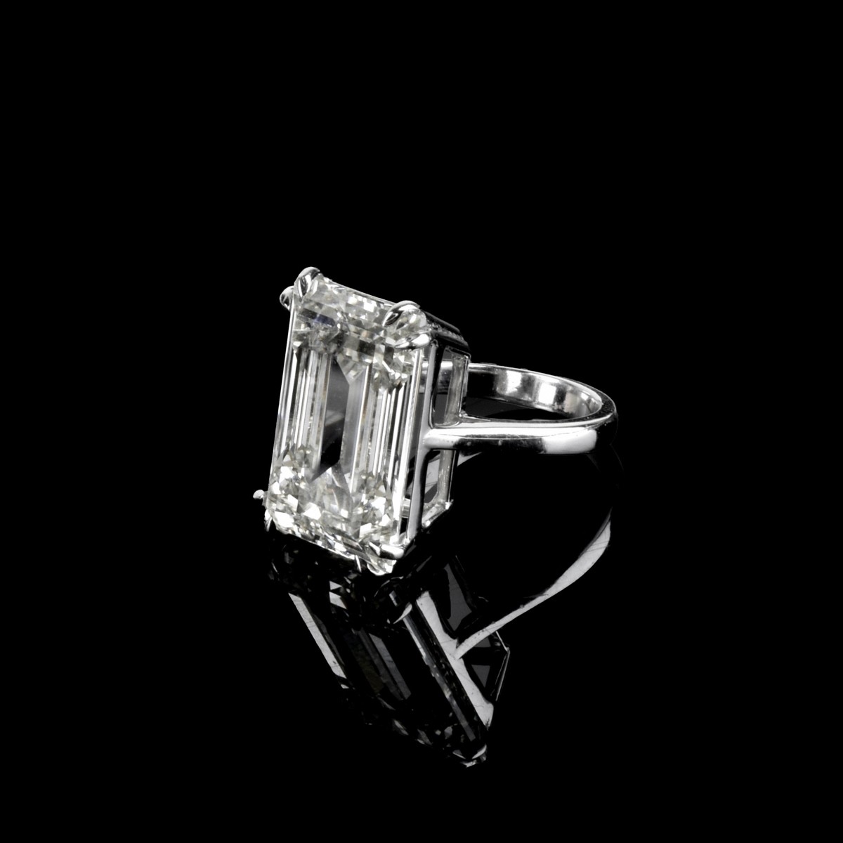 15.55ct Diamond and Platinum Ring