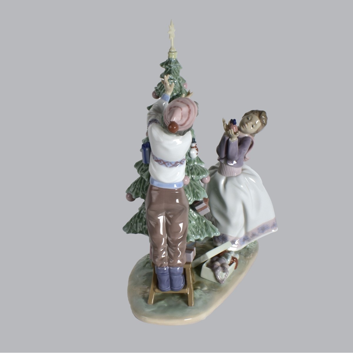 Lladro "Trimming The Tree" Group