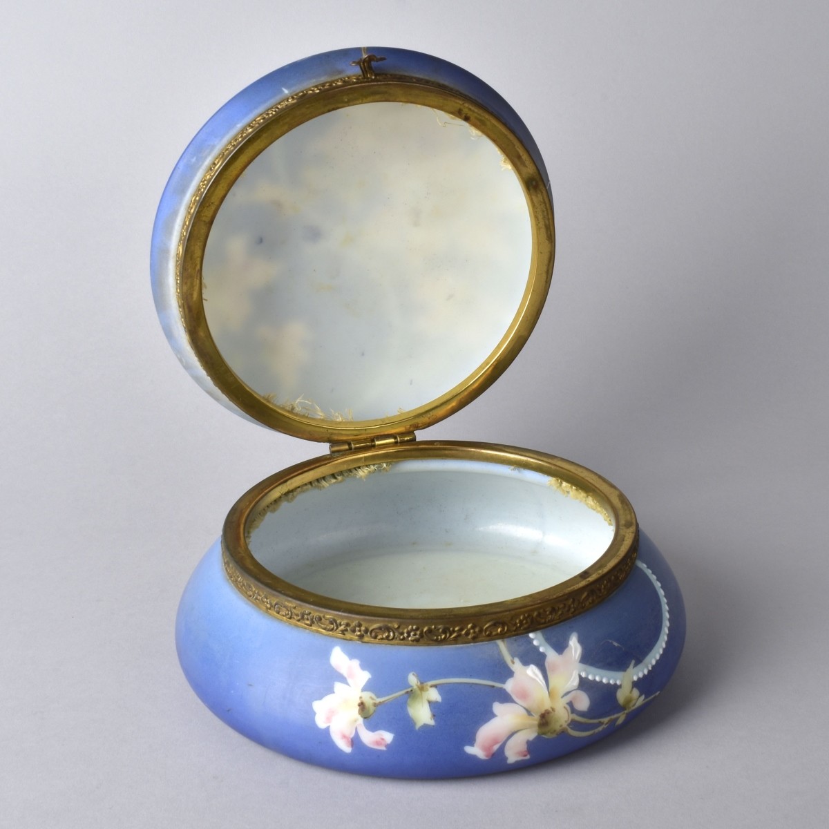 Porcelain Hand Painted Round Dresser Box