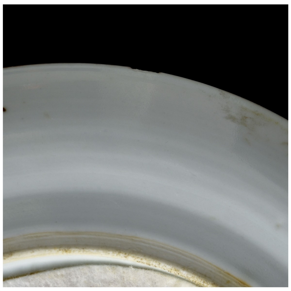 Two Chinese Export Porcelain Plates
