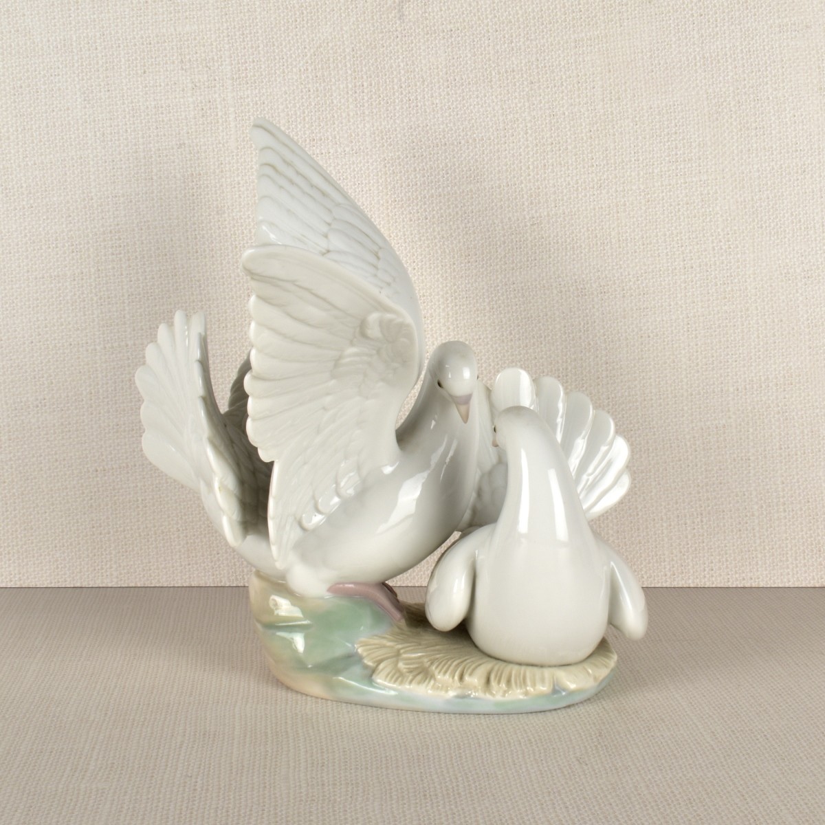 Lladro Figurine of Doves