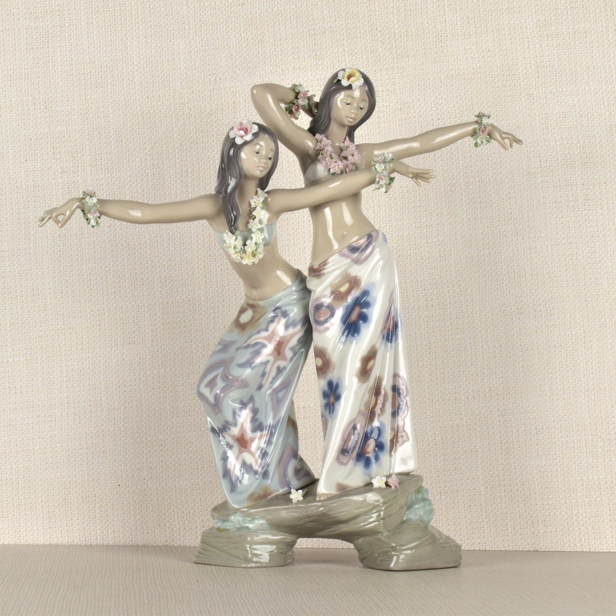 Lladro Figurine of Polynesian Dancers