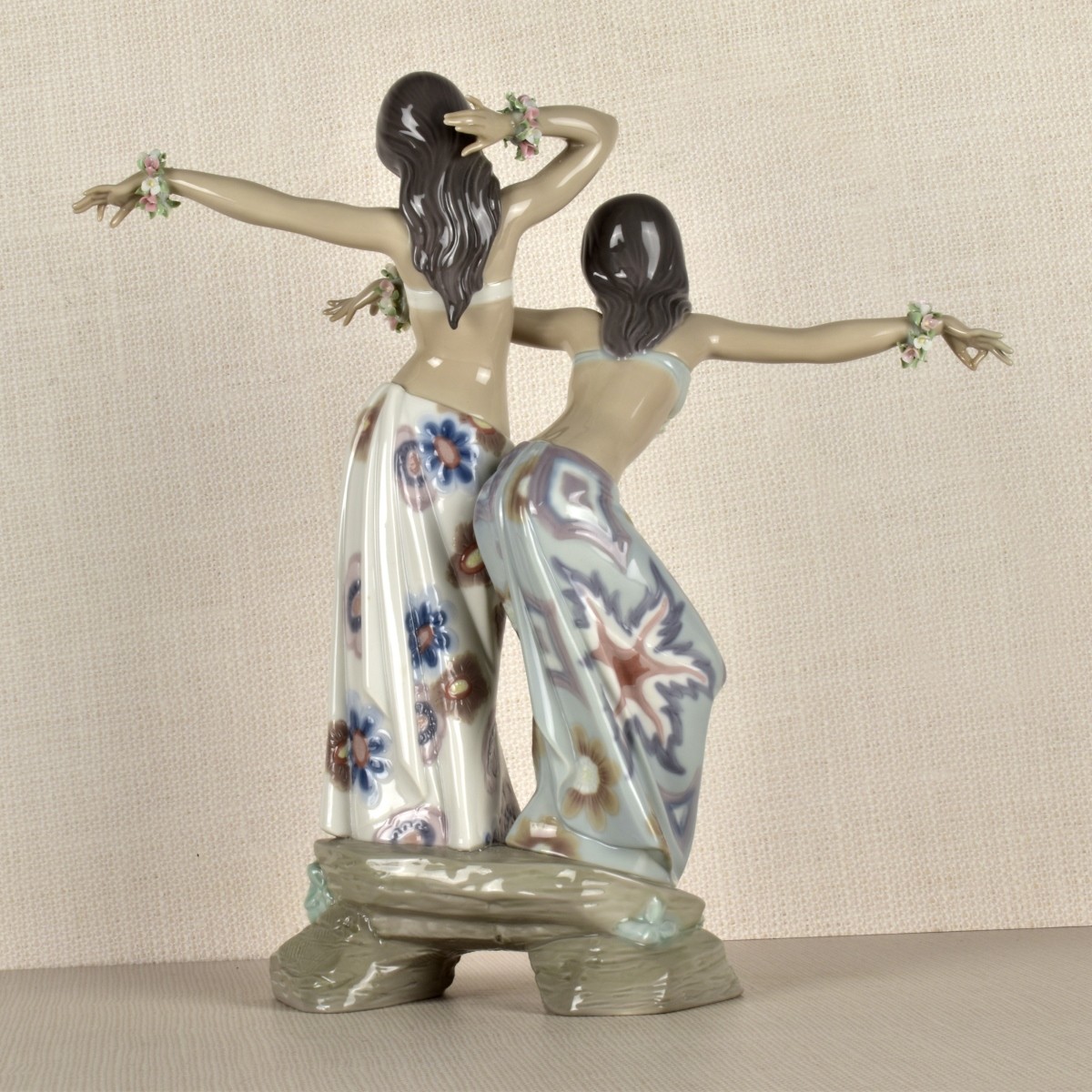 Lladro Figurine of Polynesian Dancers