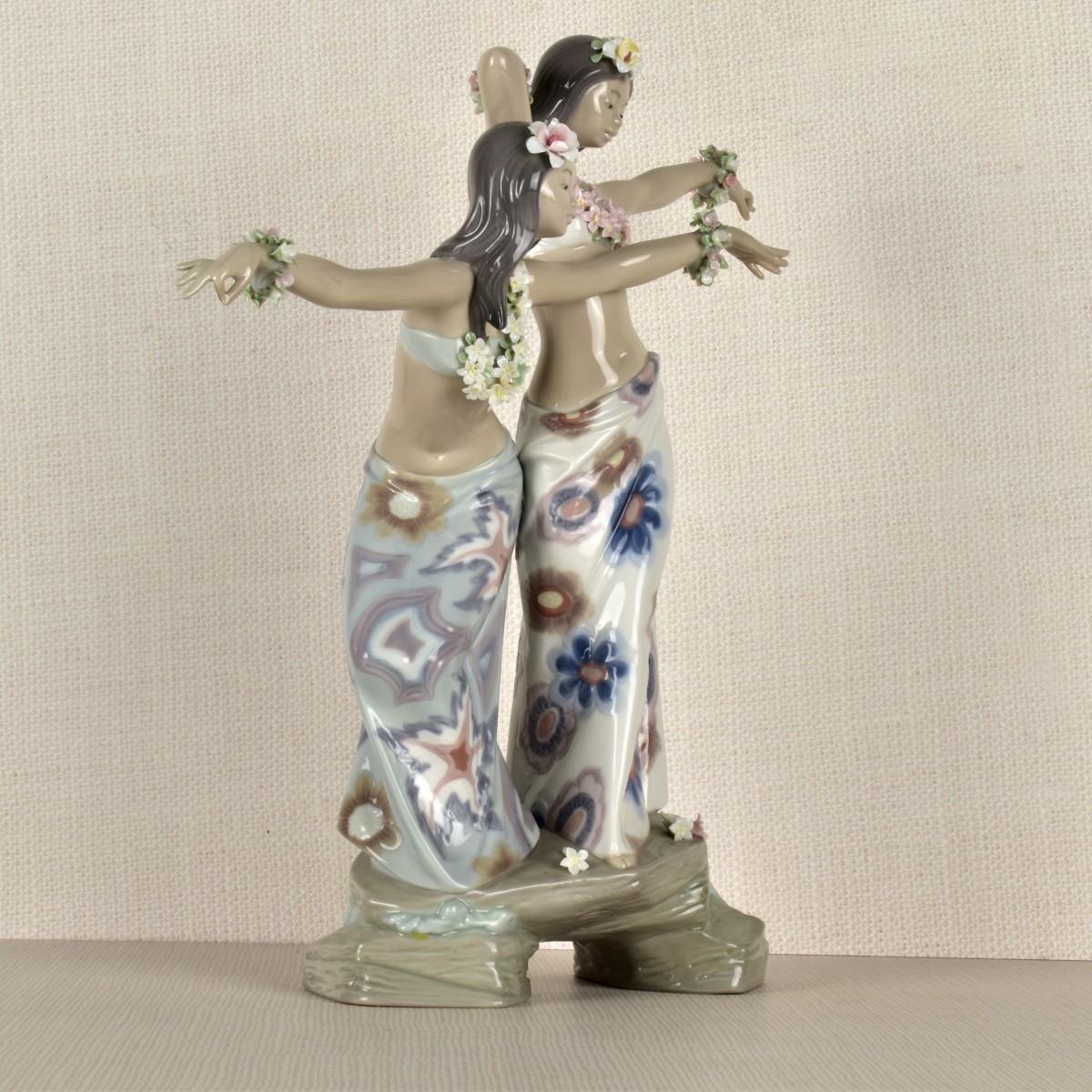 Lladro Figurine of Polynesian Dancers