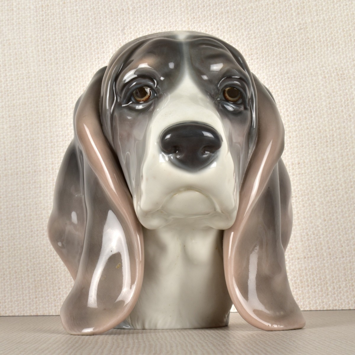 Lladro Blood Hound Figurine