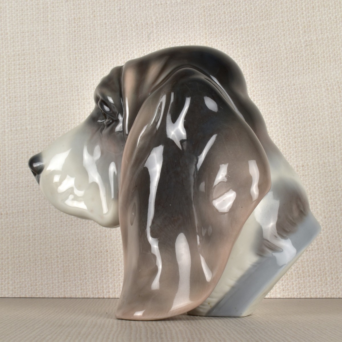 Lladro Blood Hound Figurine