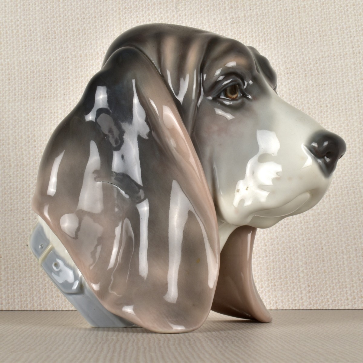 Lladro Blood Hound Figurine