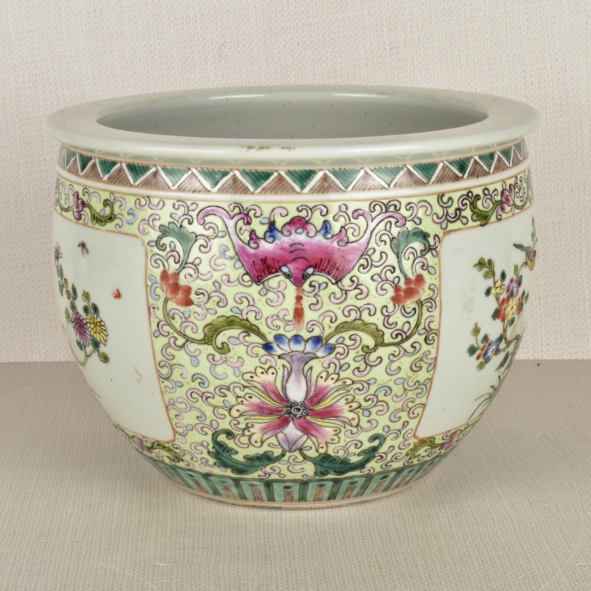 Chinese Famille Rose Jardiniere