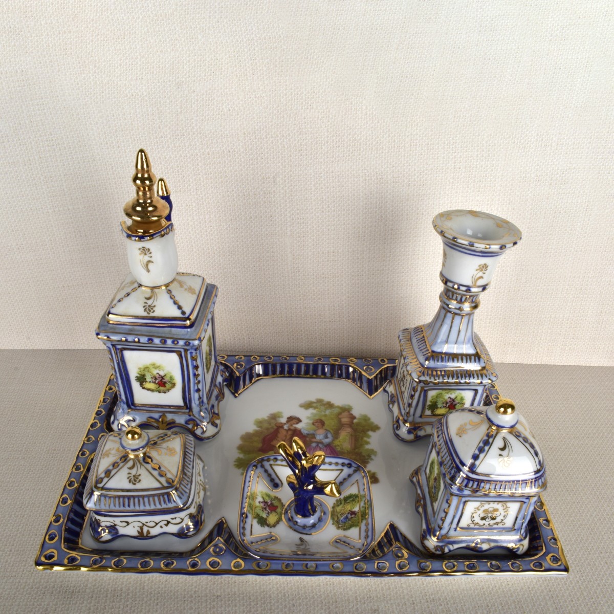 Royal Vienna Vanity Set