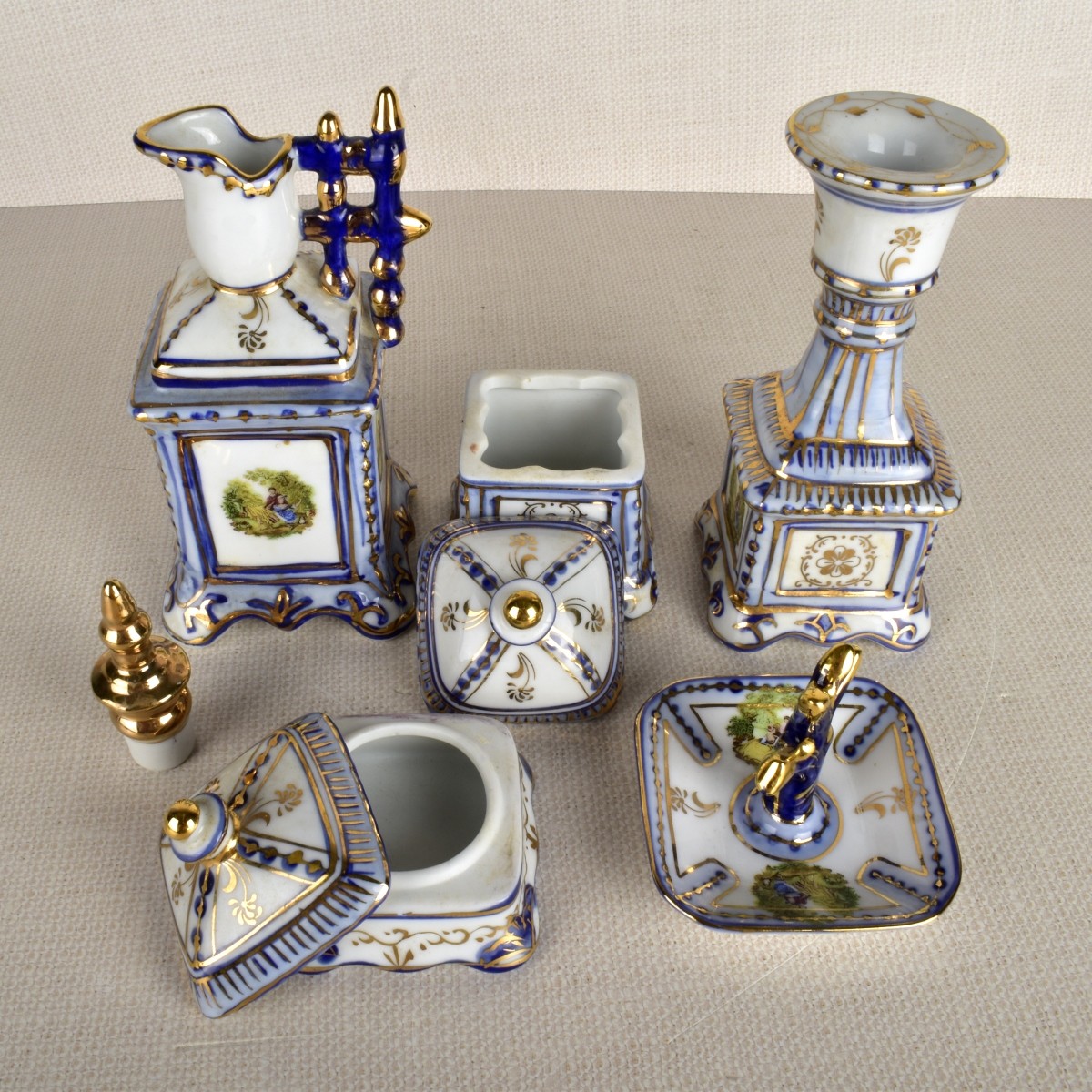 Royal Vienna Vanity Set