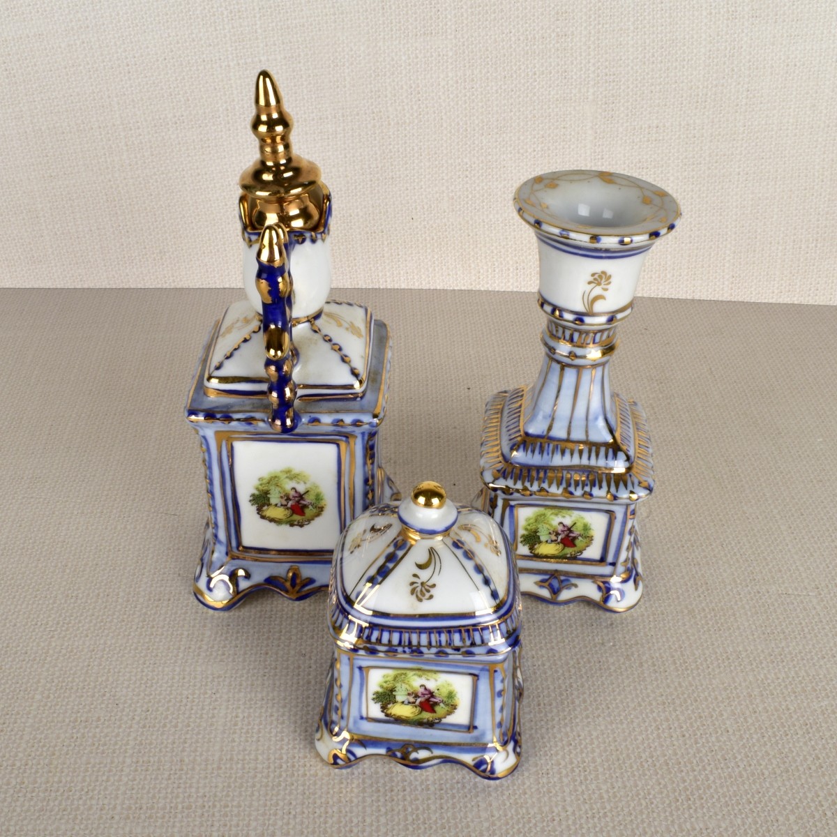 Royal Vienna Vanity Set