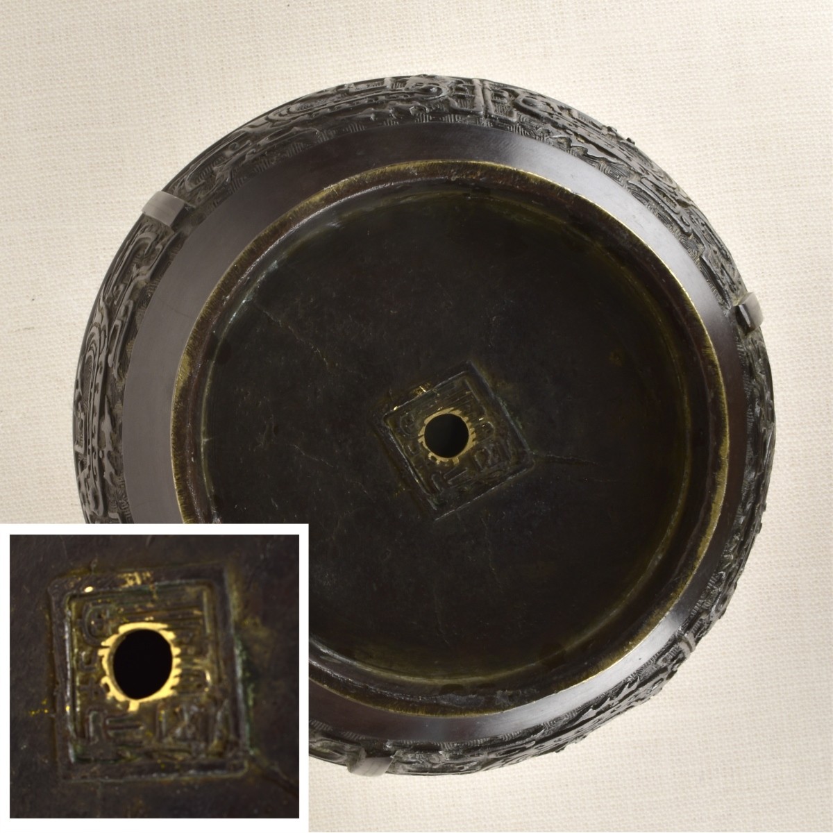 Chinese Bronze Urn