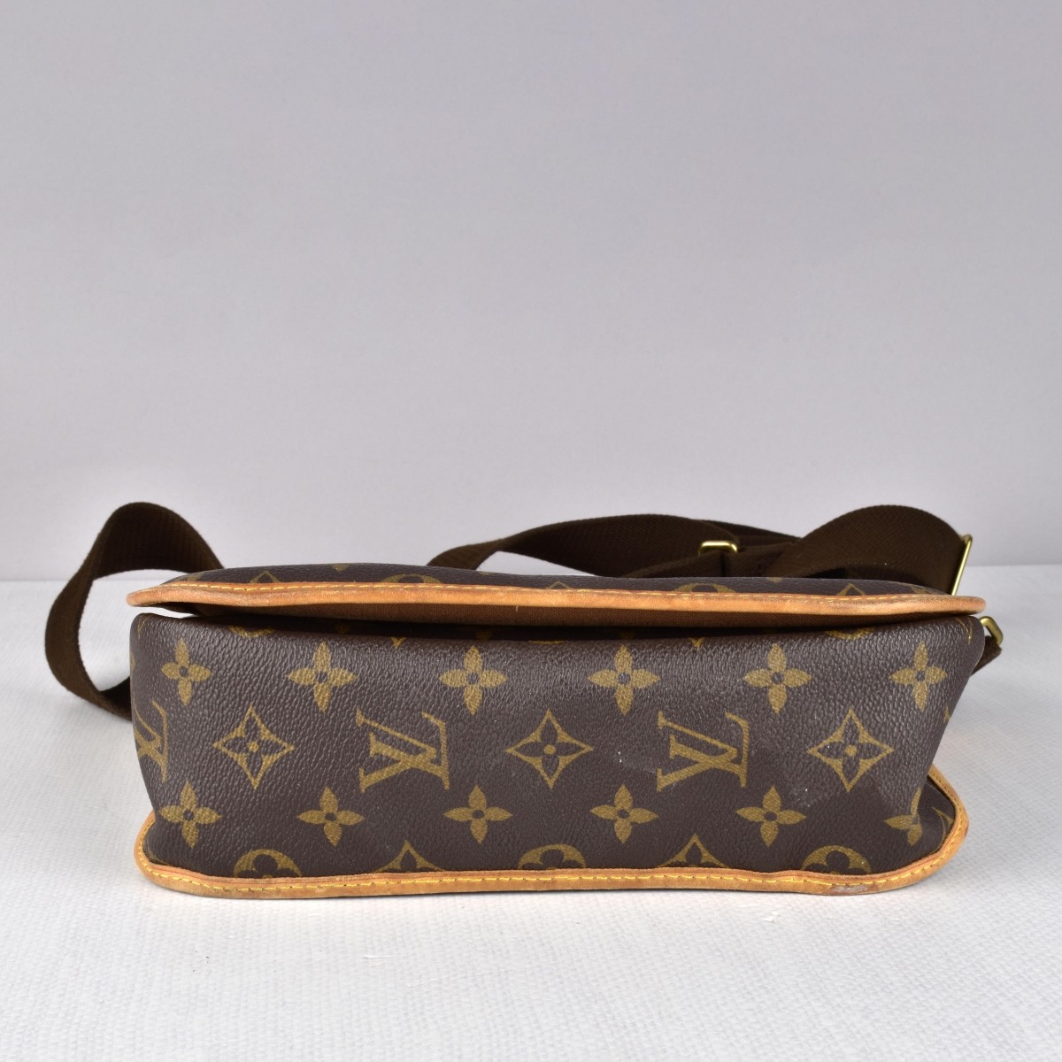 Louis Vuitton Messenger Bag