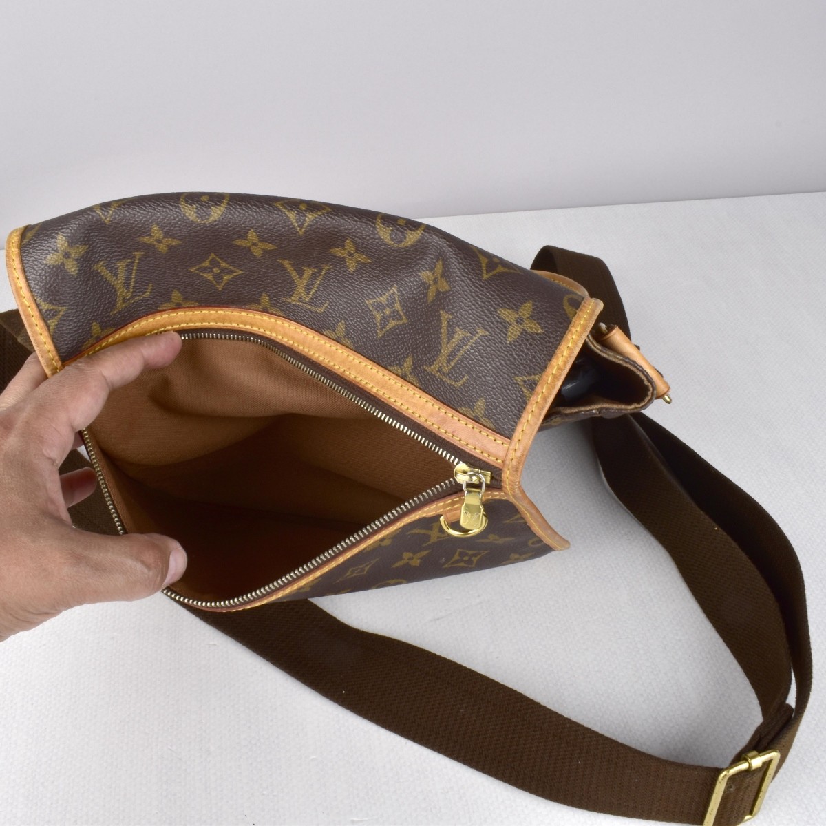 Louis Vuitton Messenger Bag