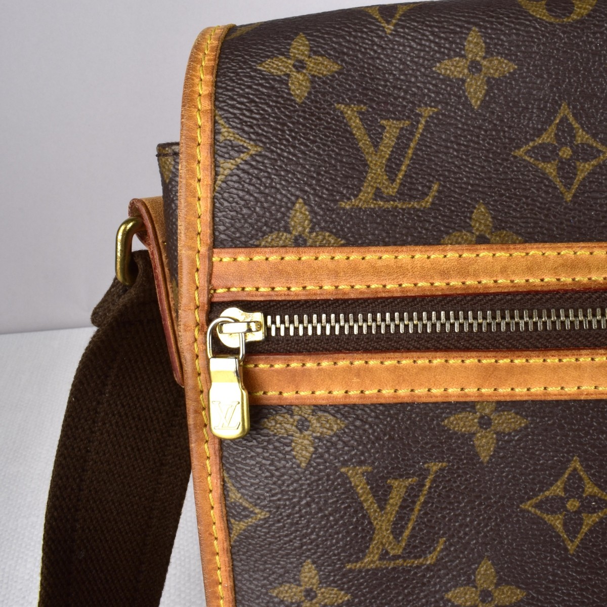 Louis Vuitton Messenger Bag