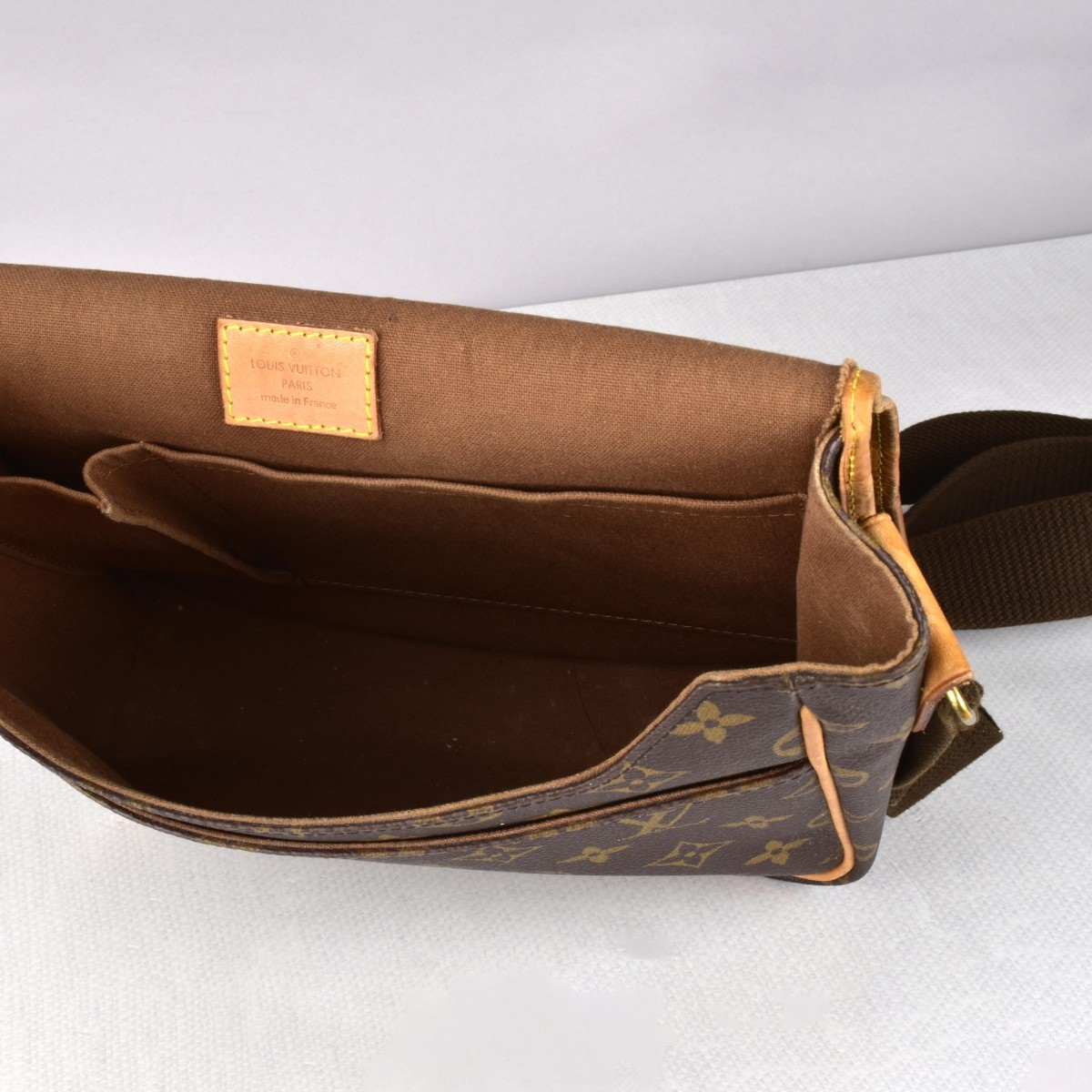 Louis Vuitton Messenger Bag