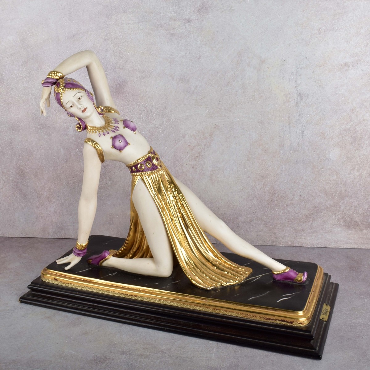 Capodimonte "Ester Bassano" Figurine