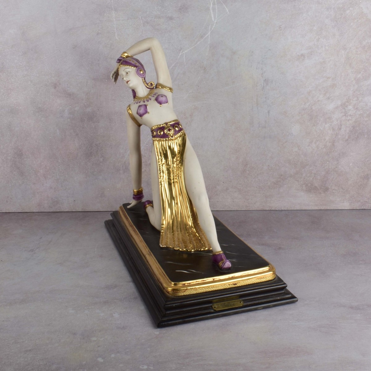 Capodimonte "Ester Bassano" Figurine