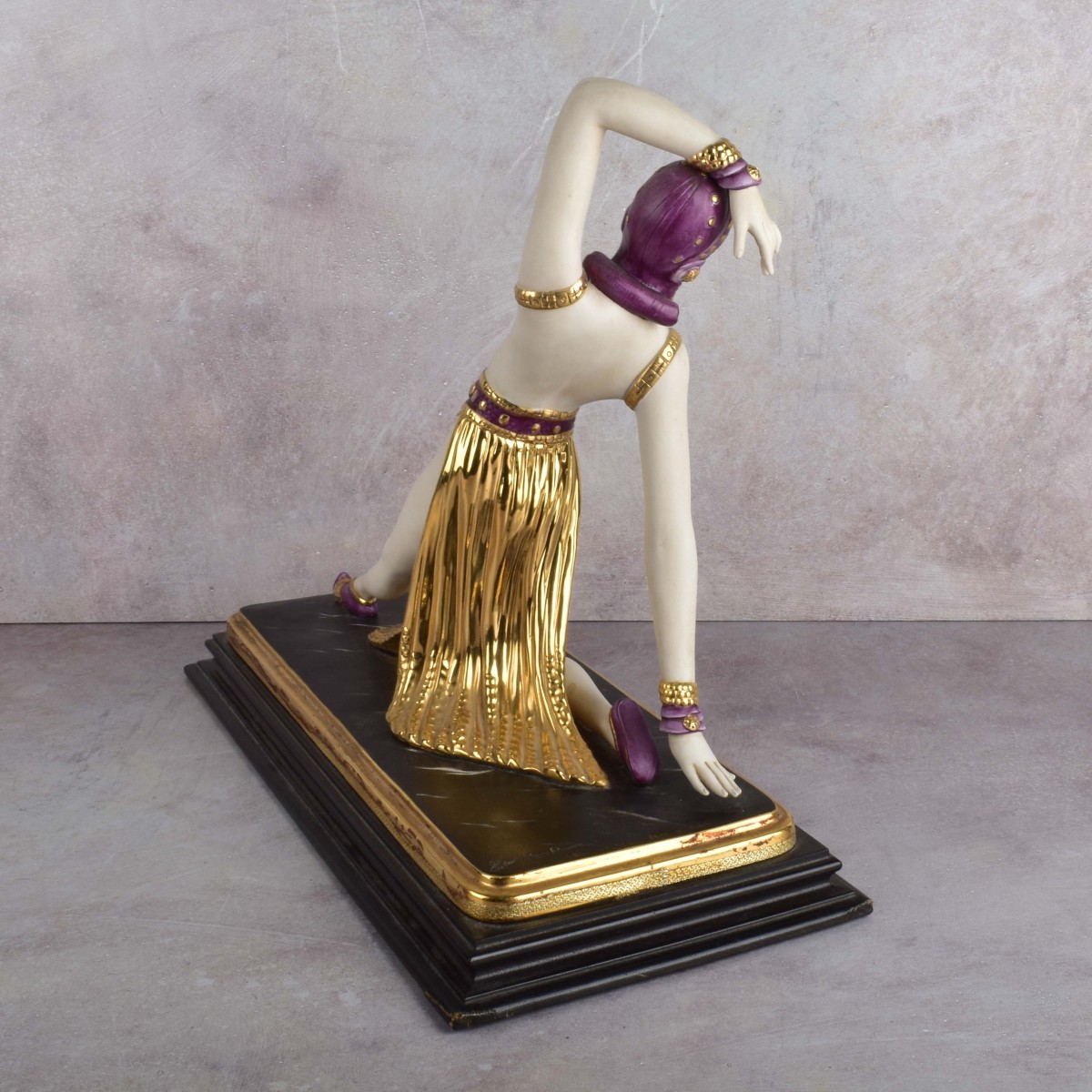 Capodimonte "Ester Bassano" Figurine