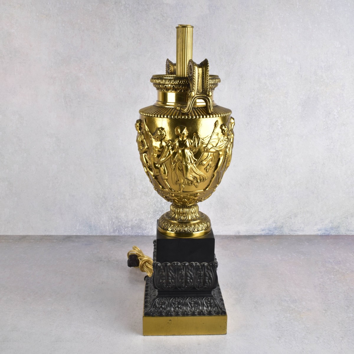 Classical Designed Brass Urn Shape Lamp