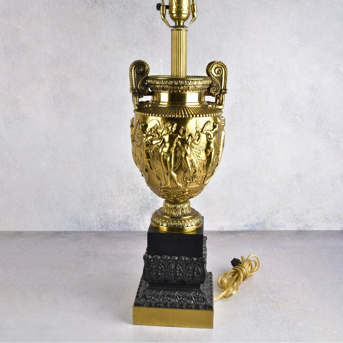 Classical Designed Brass Urn Shape Lamp