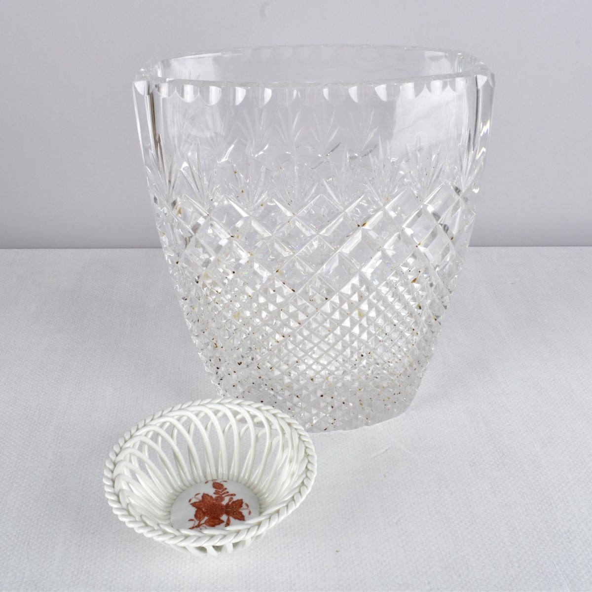 Assortment of Table Ware Pieces